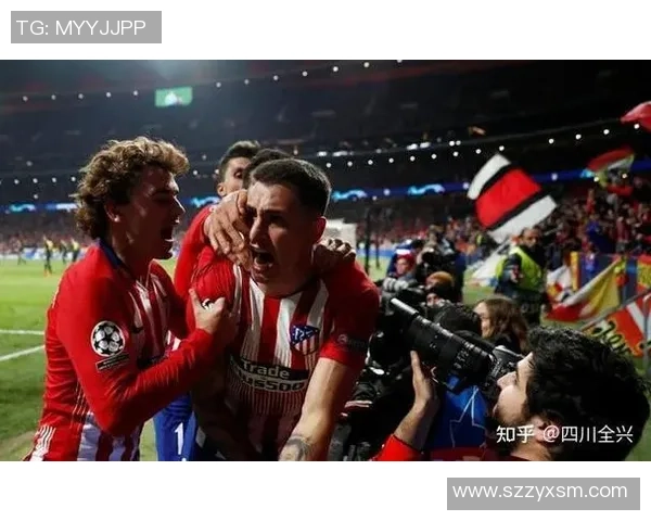 戴白帽的足球球星是谁 解析其独特风格与场上表现